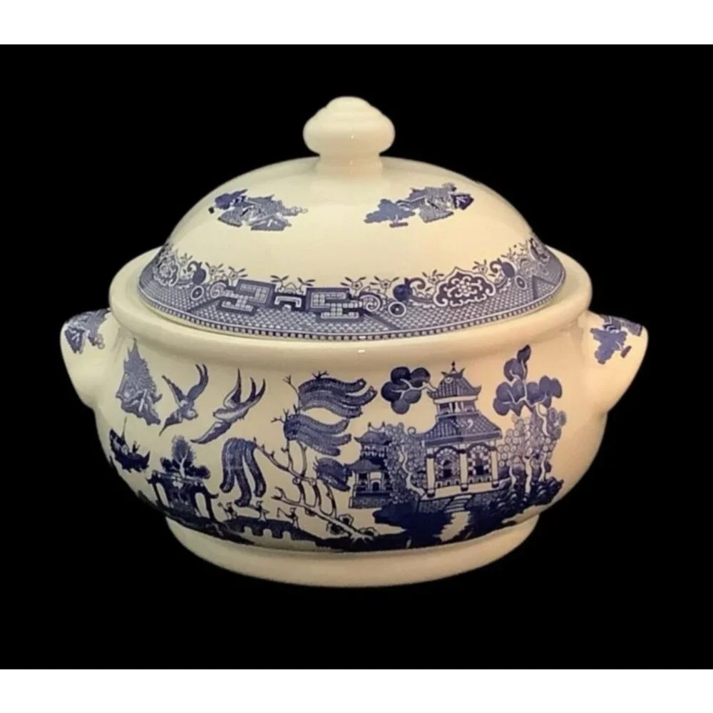 CHURCHILL Blue Willow Vegetable Large Serving Dish Bowl Handles w/ Lid 6.5